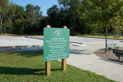 Pétanque sign - Respect courts and players. No alcohol, smoking, soccer, food or drinks on court. Use trash cans. 828-438-5350