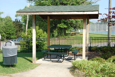 Picnic shelter with one table